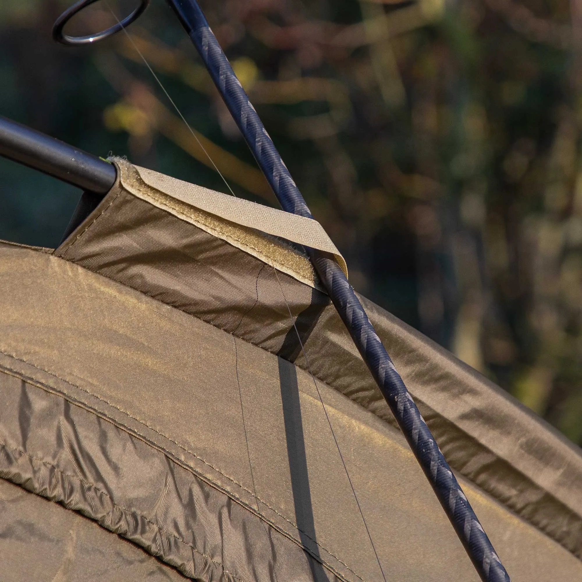 2-Man Fishing Bivvy/Carp Tent, Lightweight & Waterproof with Two Bedchairs - DL142