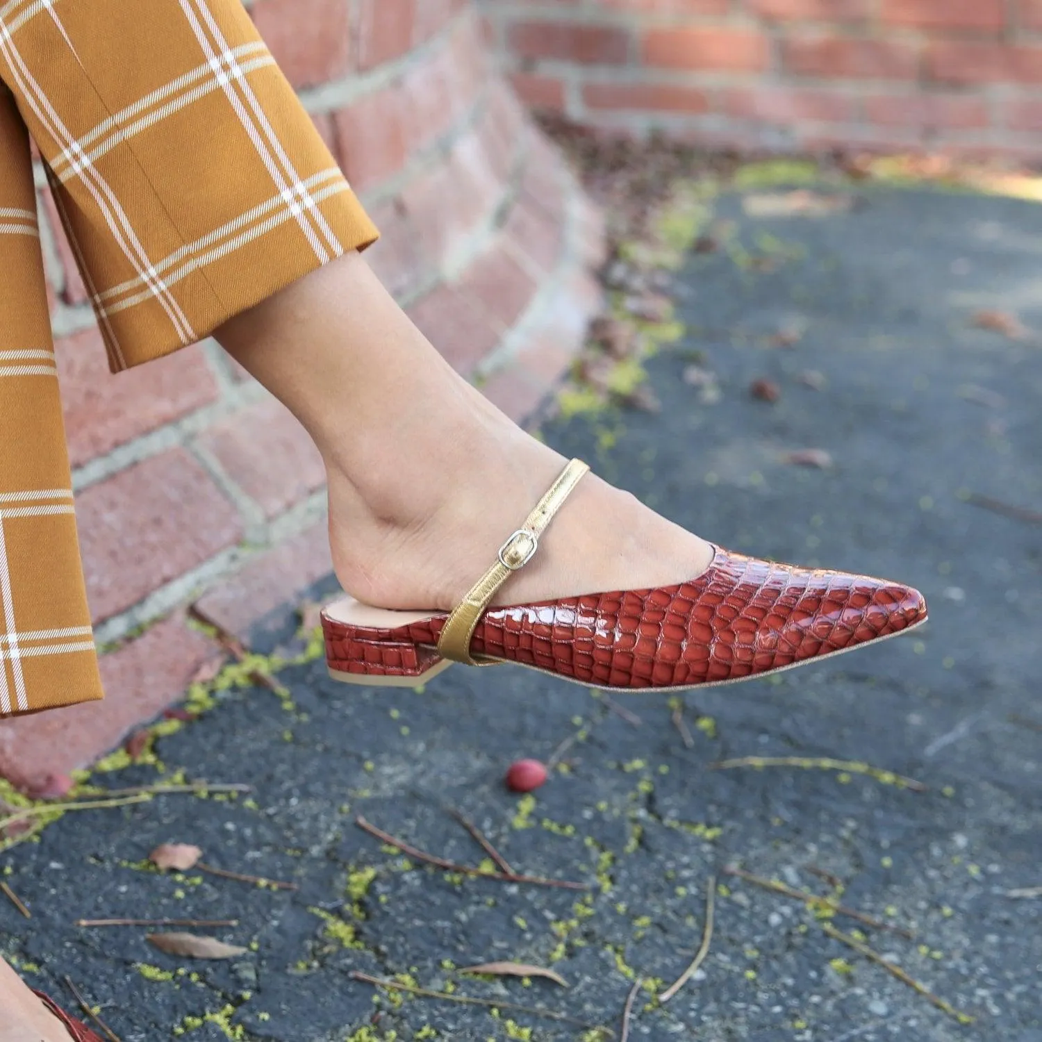 Clay Croc Point Slide   Gold Twiggy