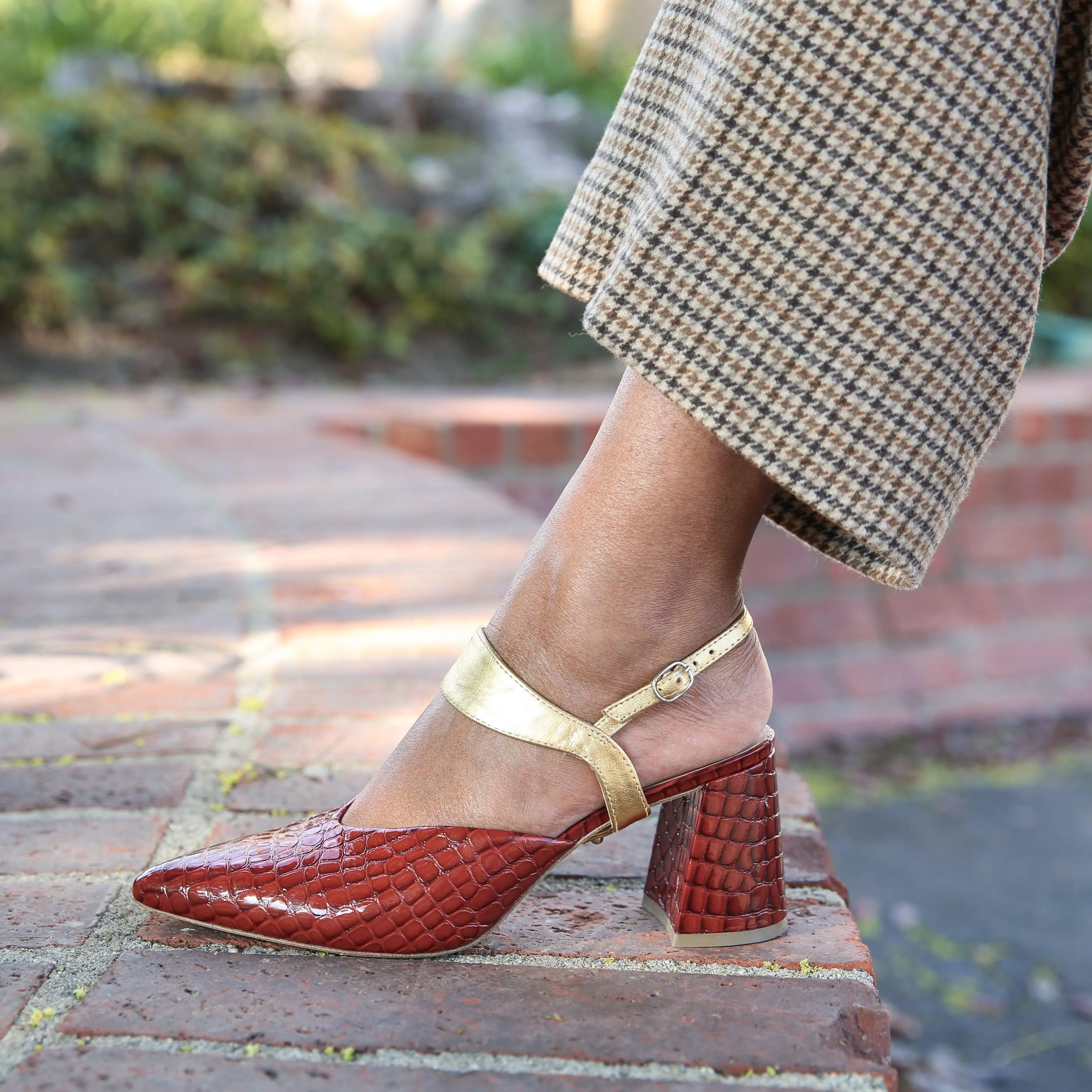 Clay Croc V Mule   Gold Elsie Strap