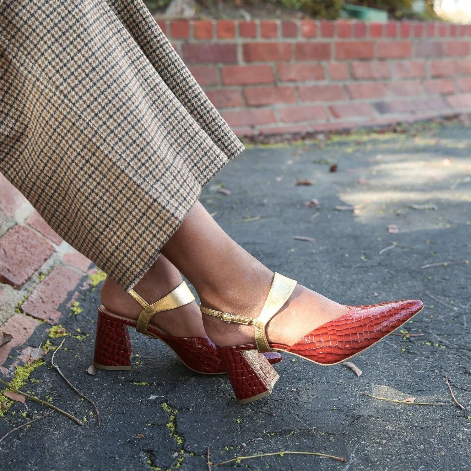Clay Croc V Mule   Gold Elsie Strap