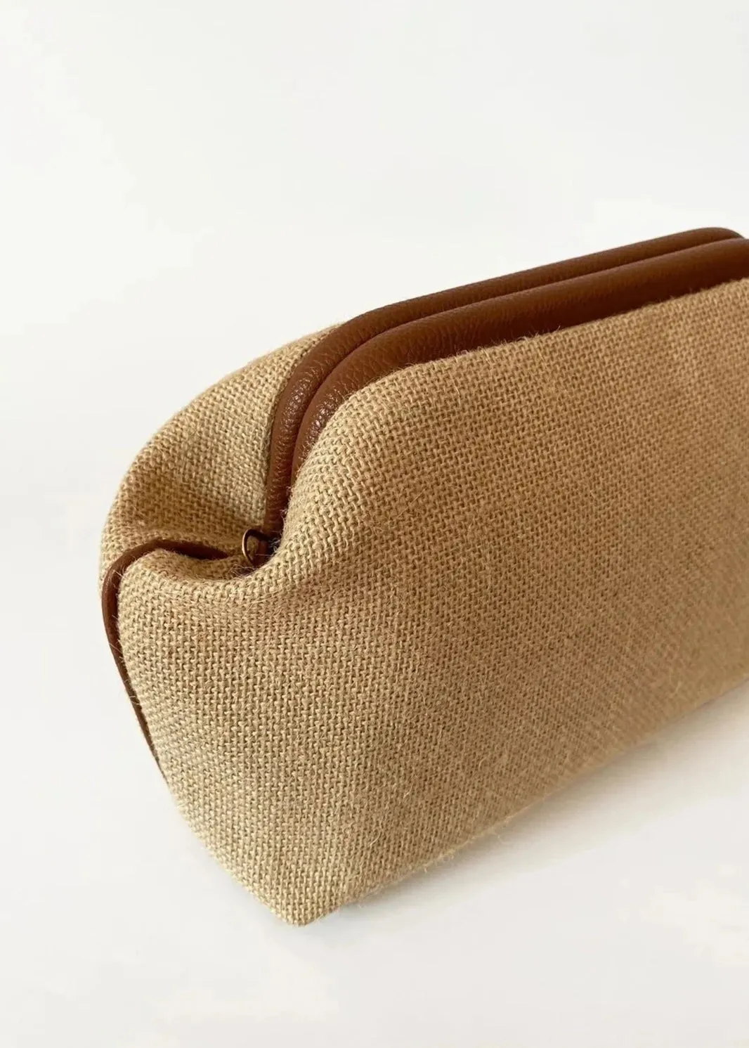 Elegant Jute Straw Handbag with Bow Detail