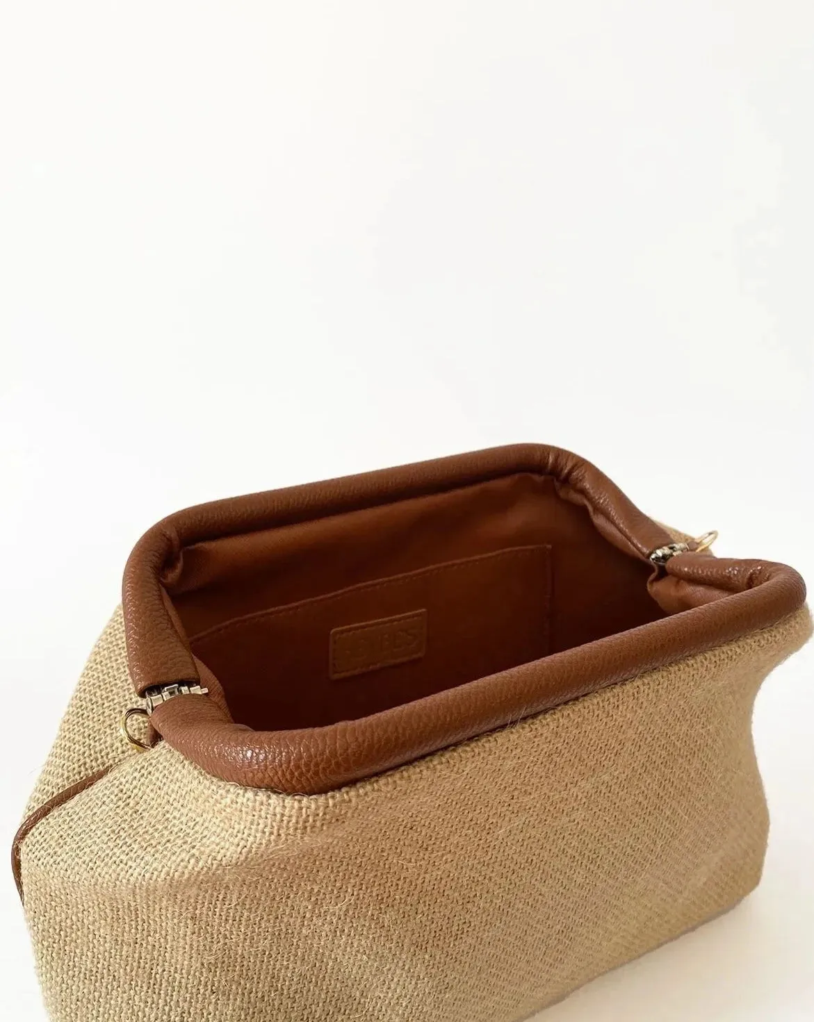 Elegant Jute Straw Handbag with Bow Detail