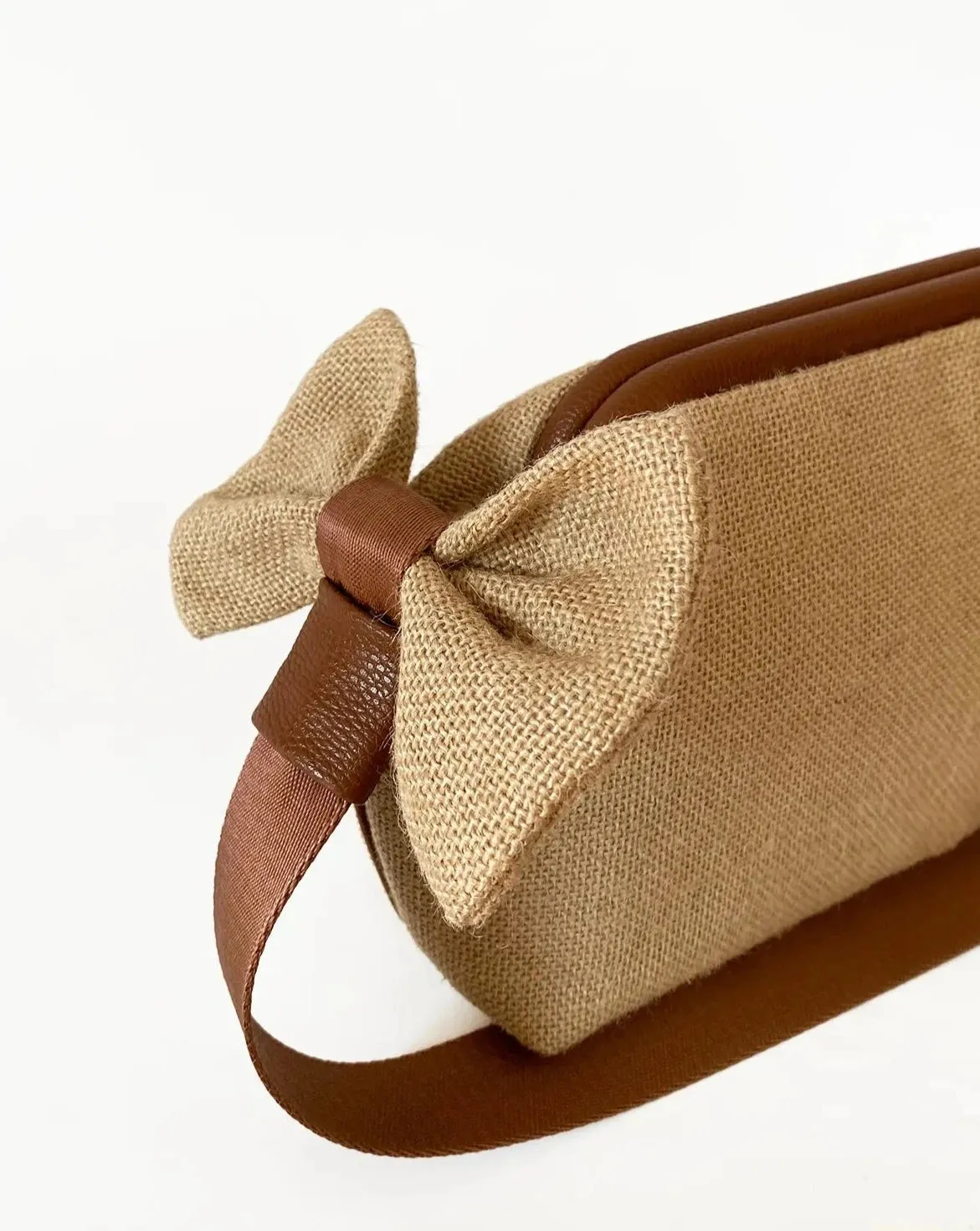 Elegant Jute Straw Handbag with Bow Detail