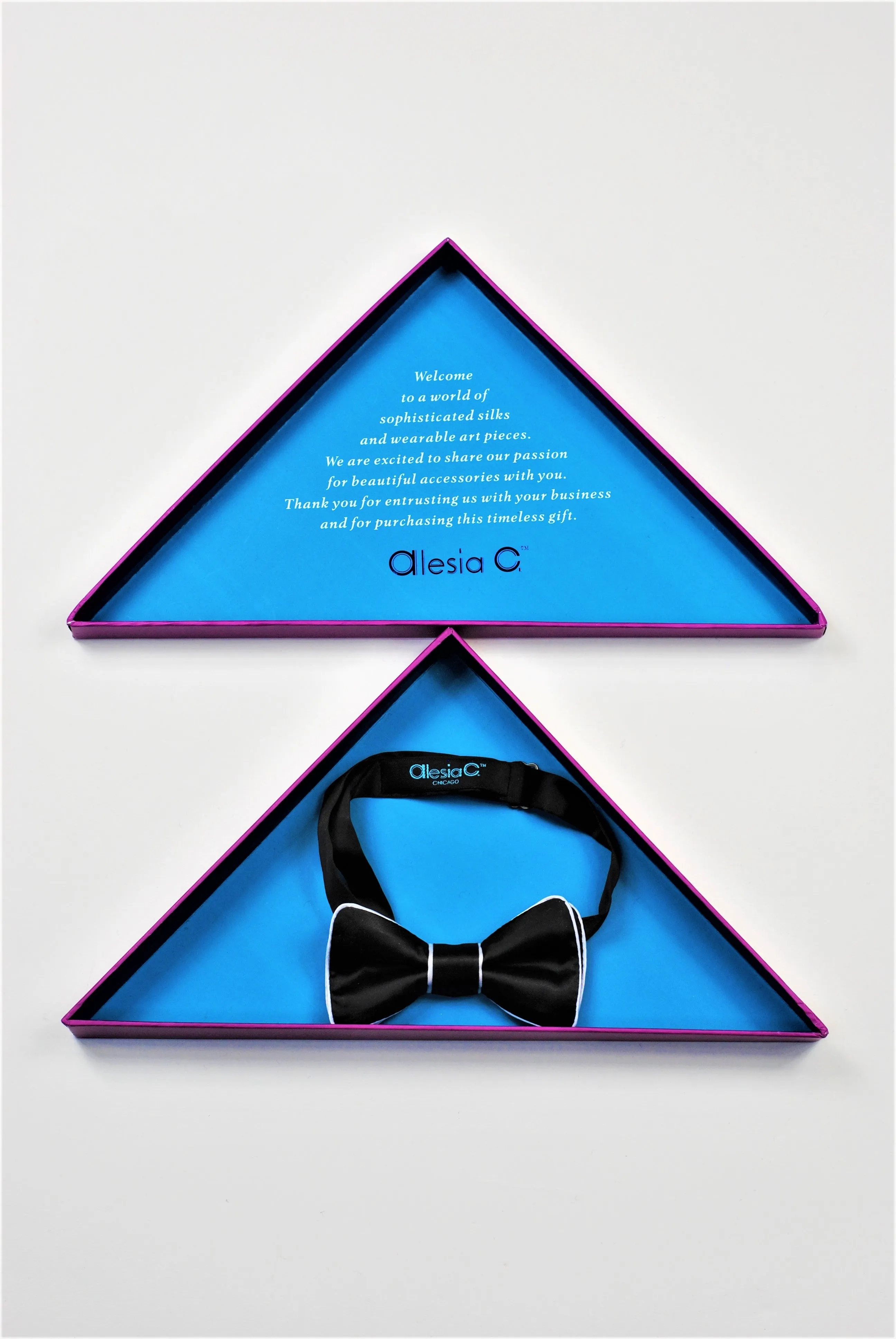 GATSBY 100% Silk Exclusive Bow Tie in Black White