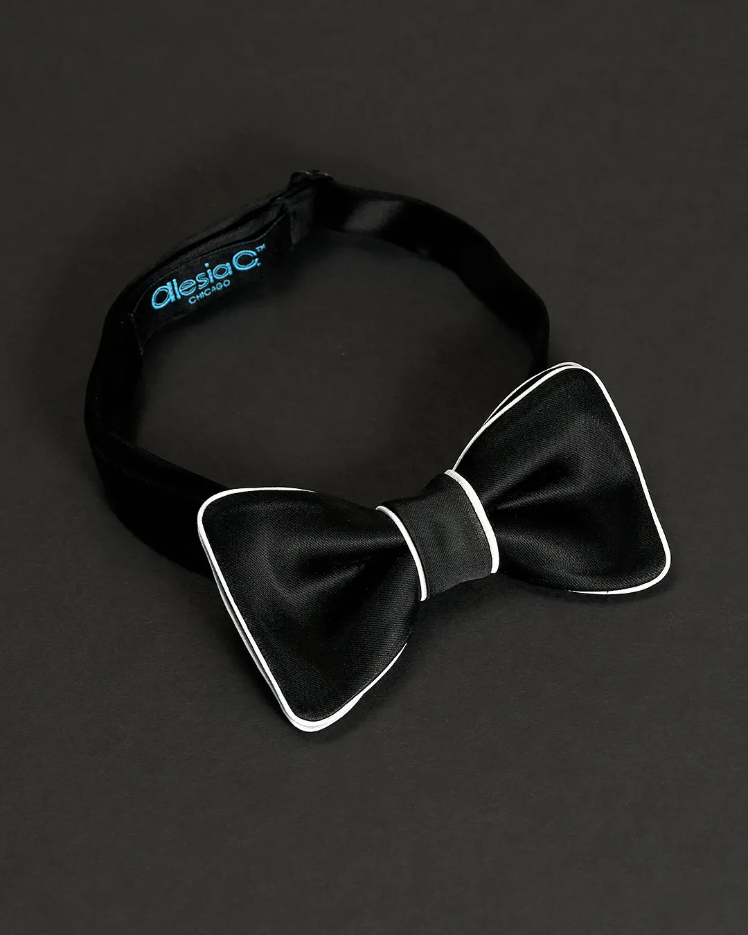 GATSBY 100% Silk Exclusive Bow Tie in Black White