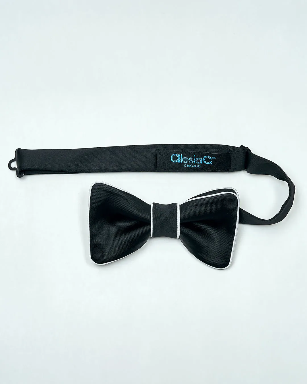 GATSBY 100% Silk Exclusive Bow Tie in Black White