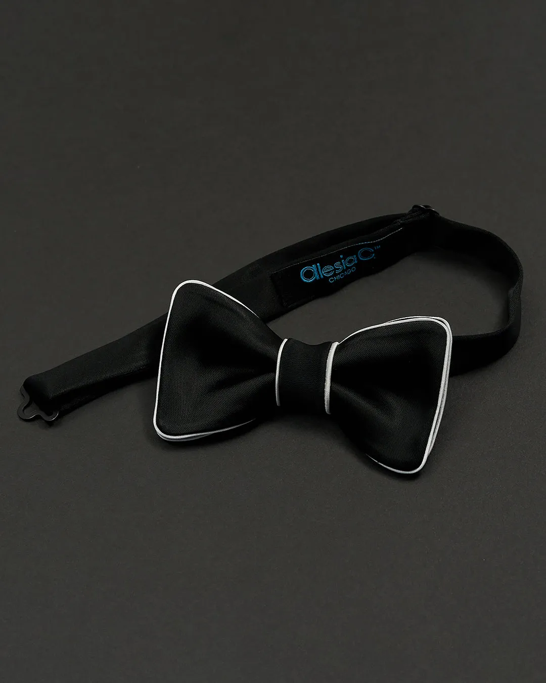 GATSBY 100% Silk Exclusive Bow Tie in Black White