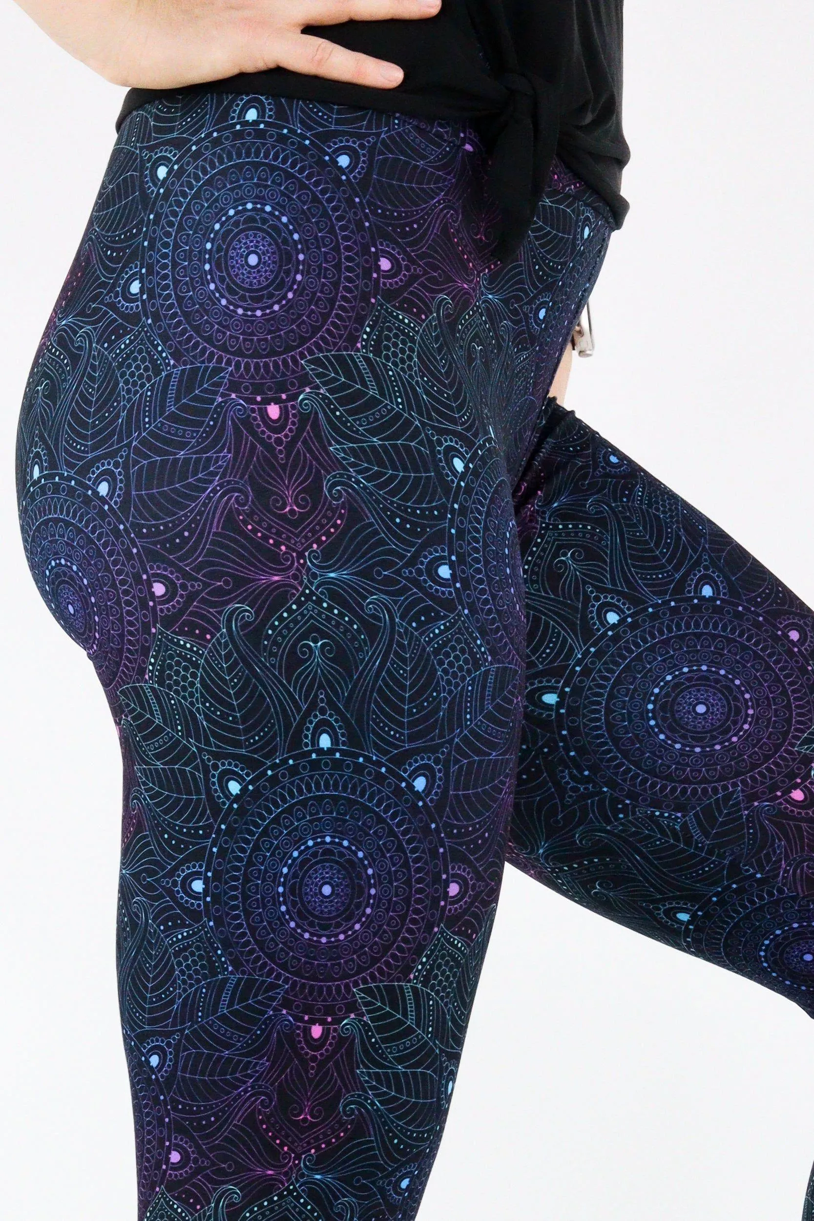 Holographic Mandala - Casual Capri Leggings