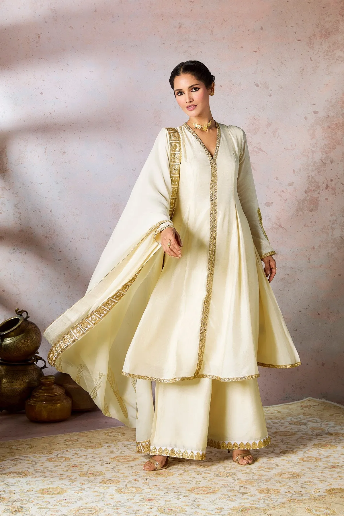 Ivory Whispering Lily Set
