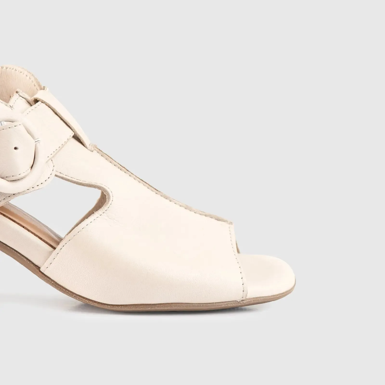 Leather Comfort Block Heel Sandal Beige 8427