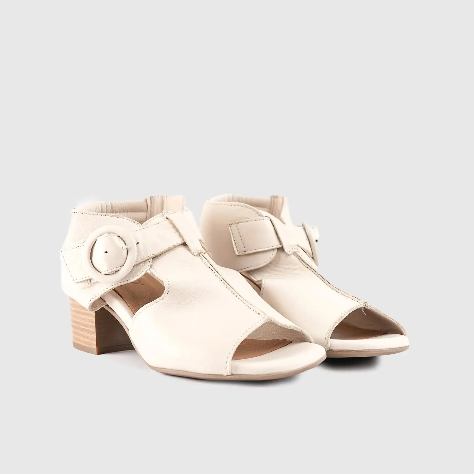 Leather Comfort Block Heel Sandal Beige 8427