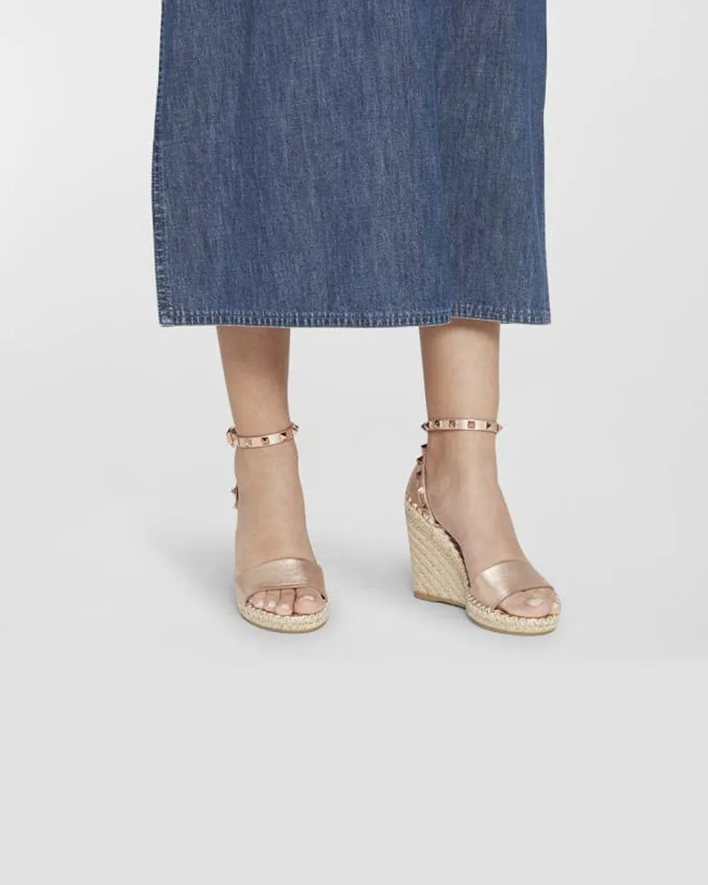 Rockstud Metallic Wedge Espadrille Sandals In Rame