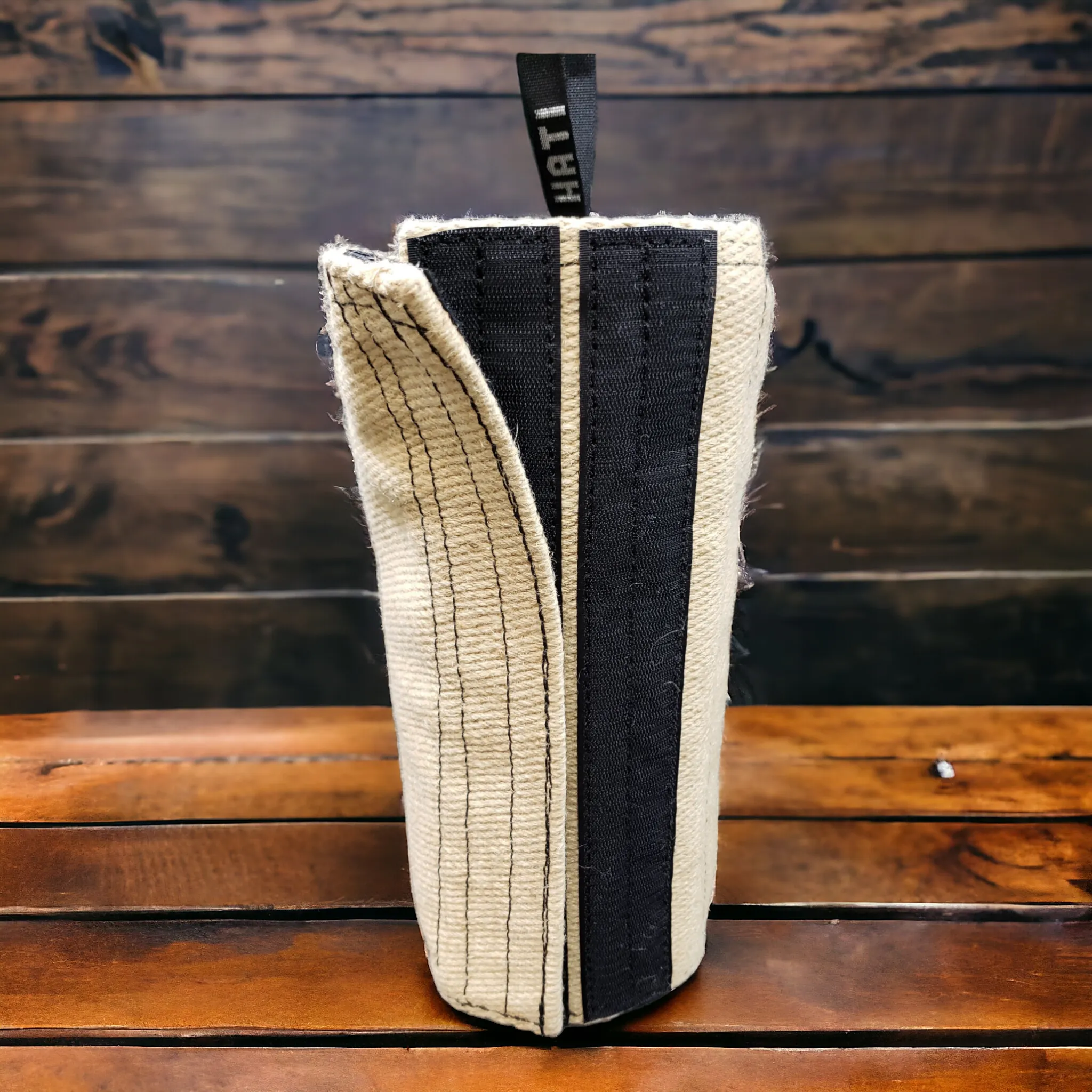 SKÖLLHATI JUTE PUPPY LEG SLEEVE