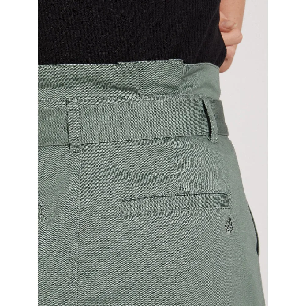 VOLCOM FROCHICKIE BELTED MINI SKIRT FOREST GREEN