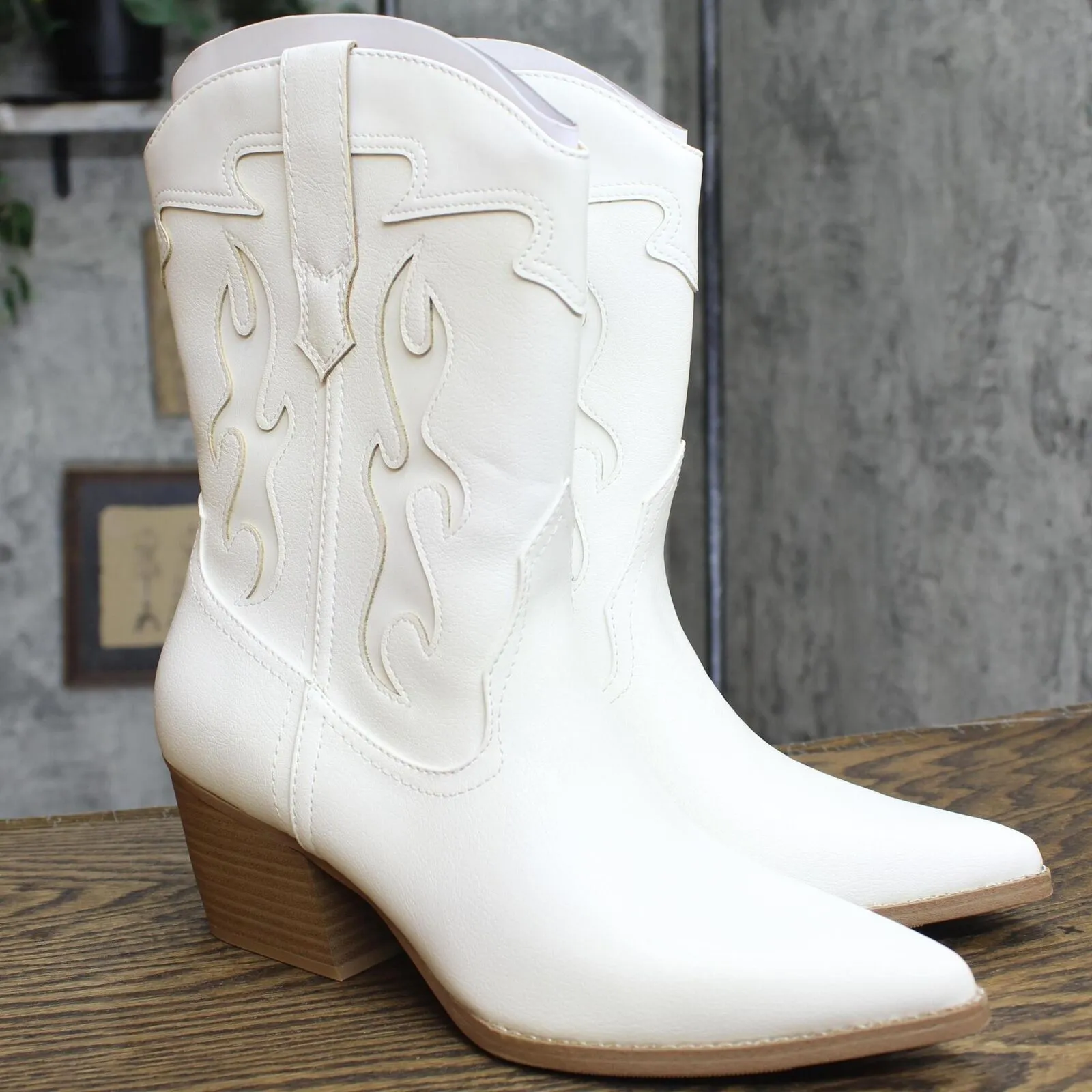 Wild Fable Women's Daytona Western Boots with Memory Foam Insole White 11