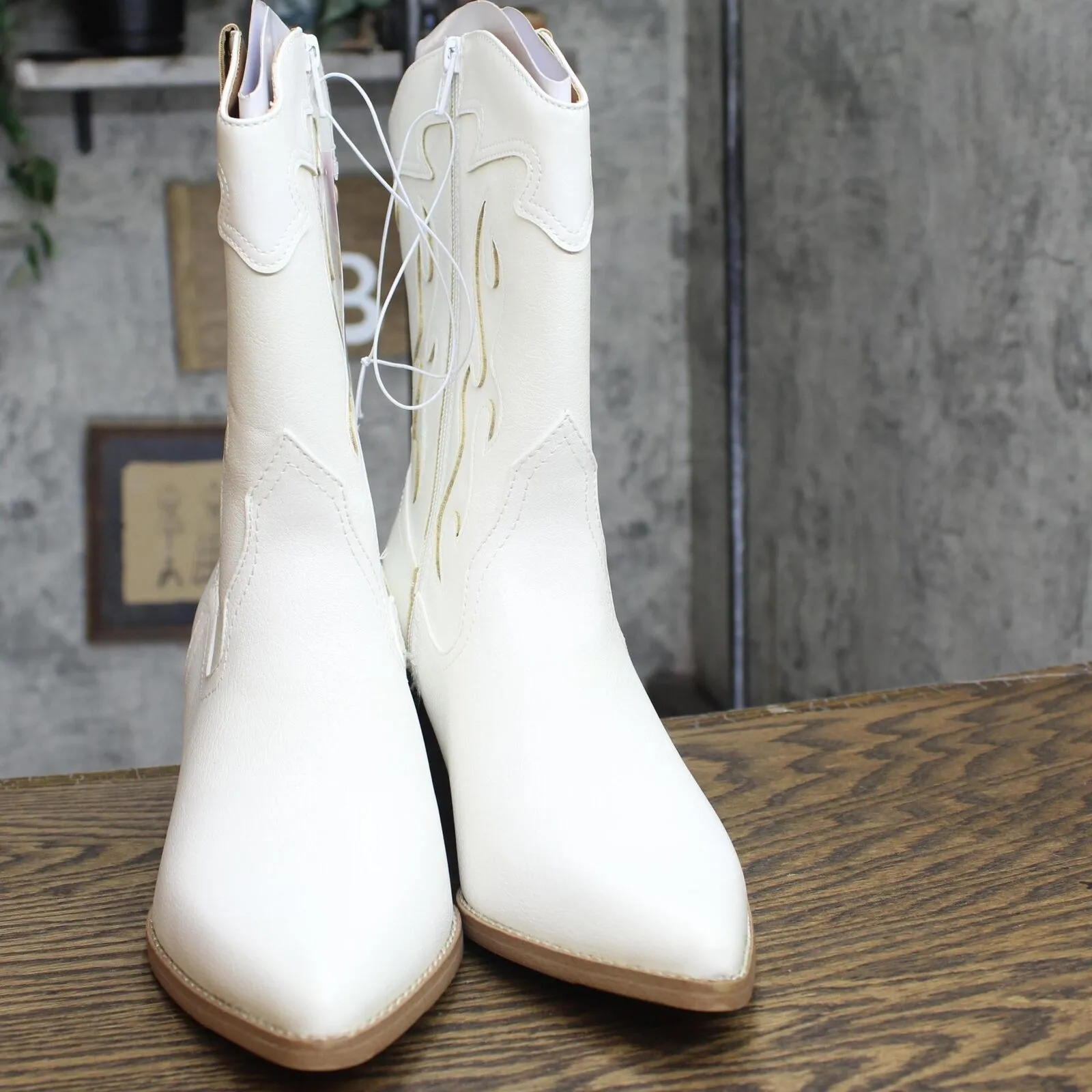 Wild Fable Women's Daytona Western Boots with Memory Foam Insole White 11