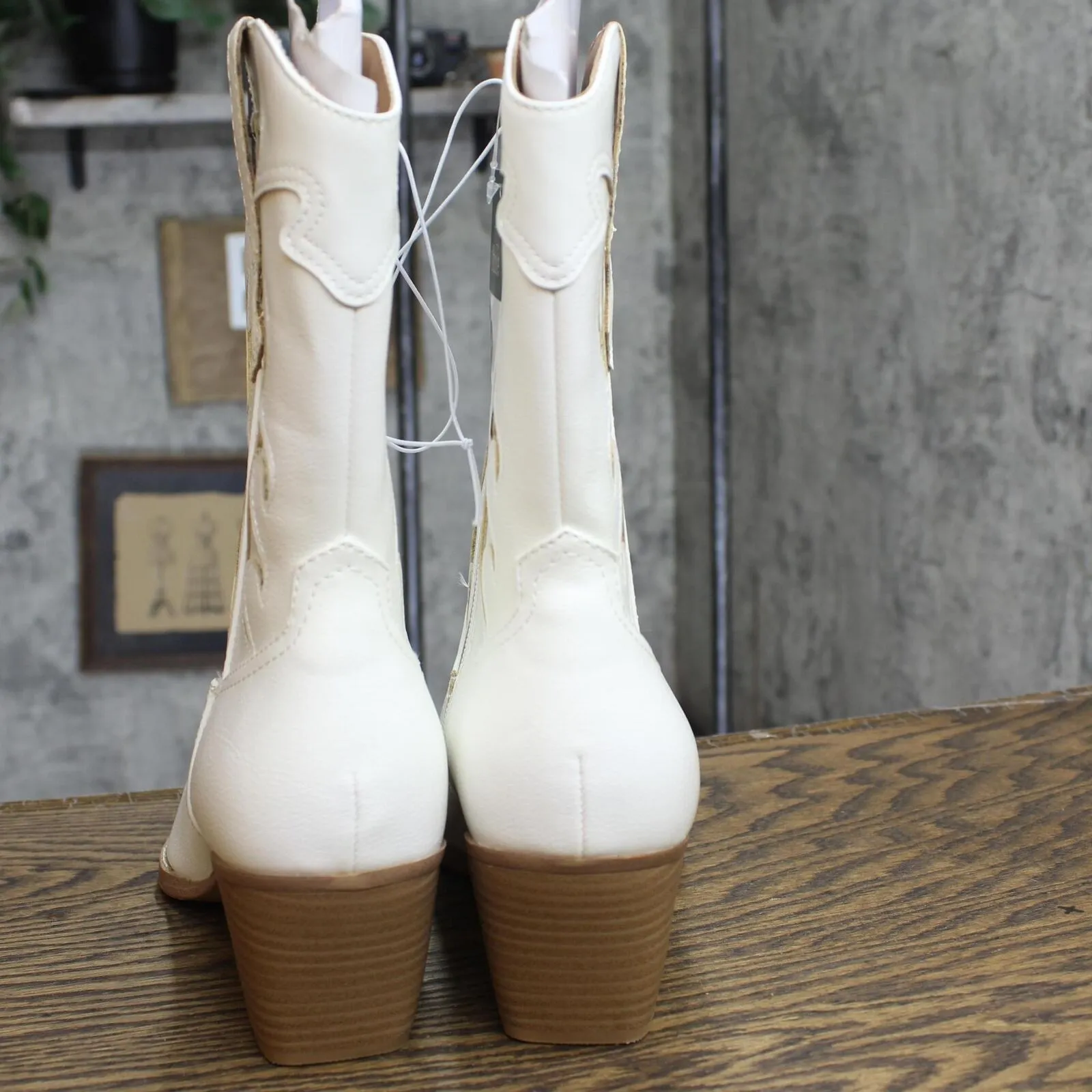 Wild Fable Women's Daytona Western Boots with Memory Foam Insole White 11