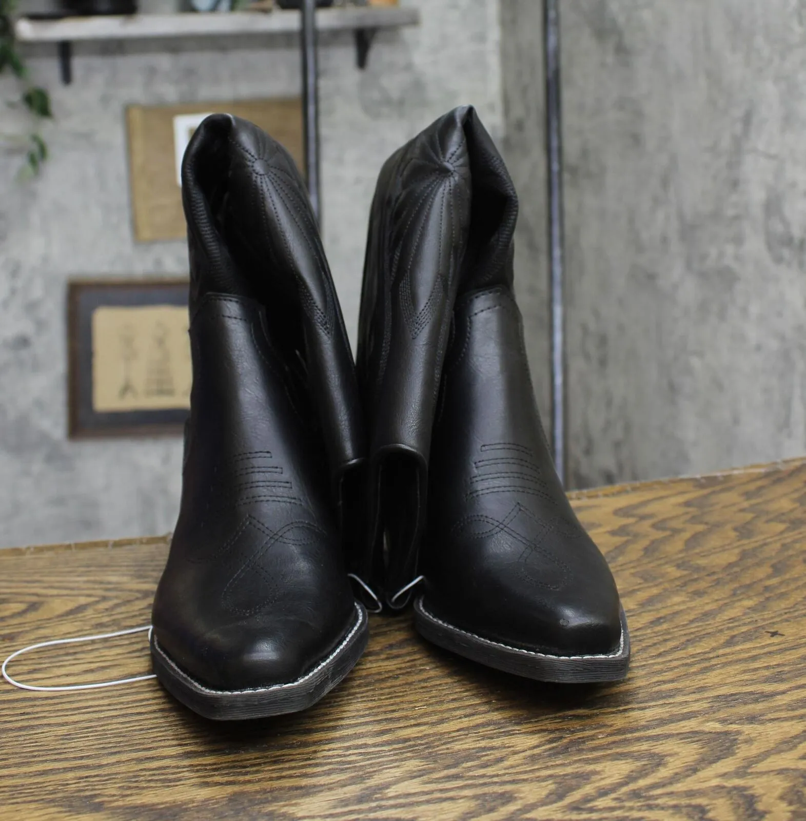 Wild Fable Womens Kenzi Western Boots with Memory Foam Insole Jet Black 8.5M