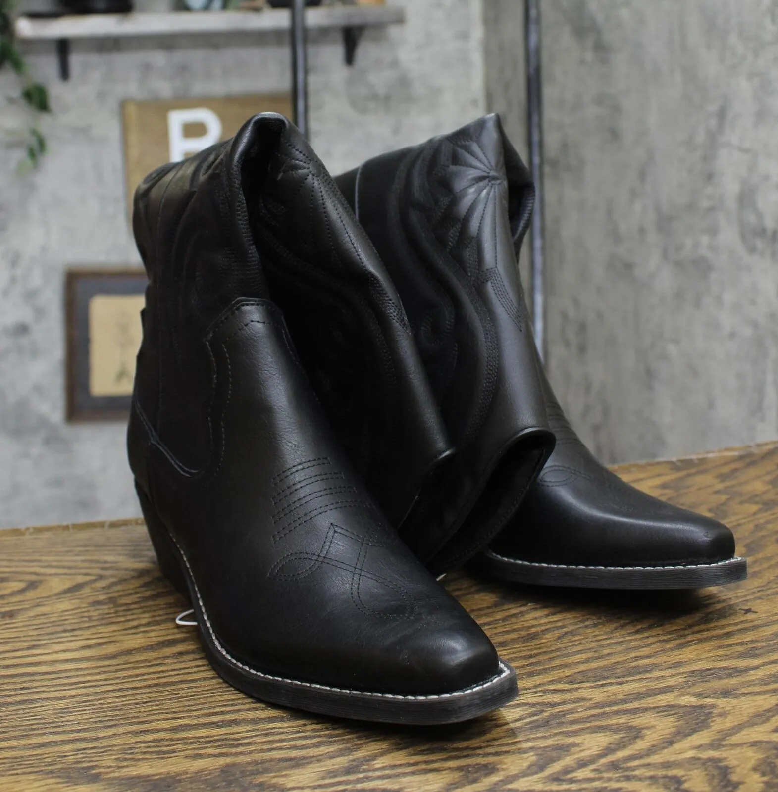 Wild Fable Womens Kenzi Western Boots with Memory Foam Insole Jet Black 8.5M