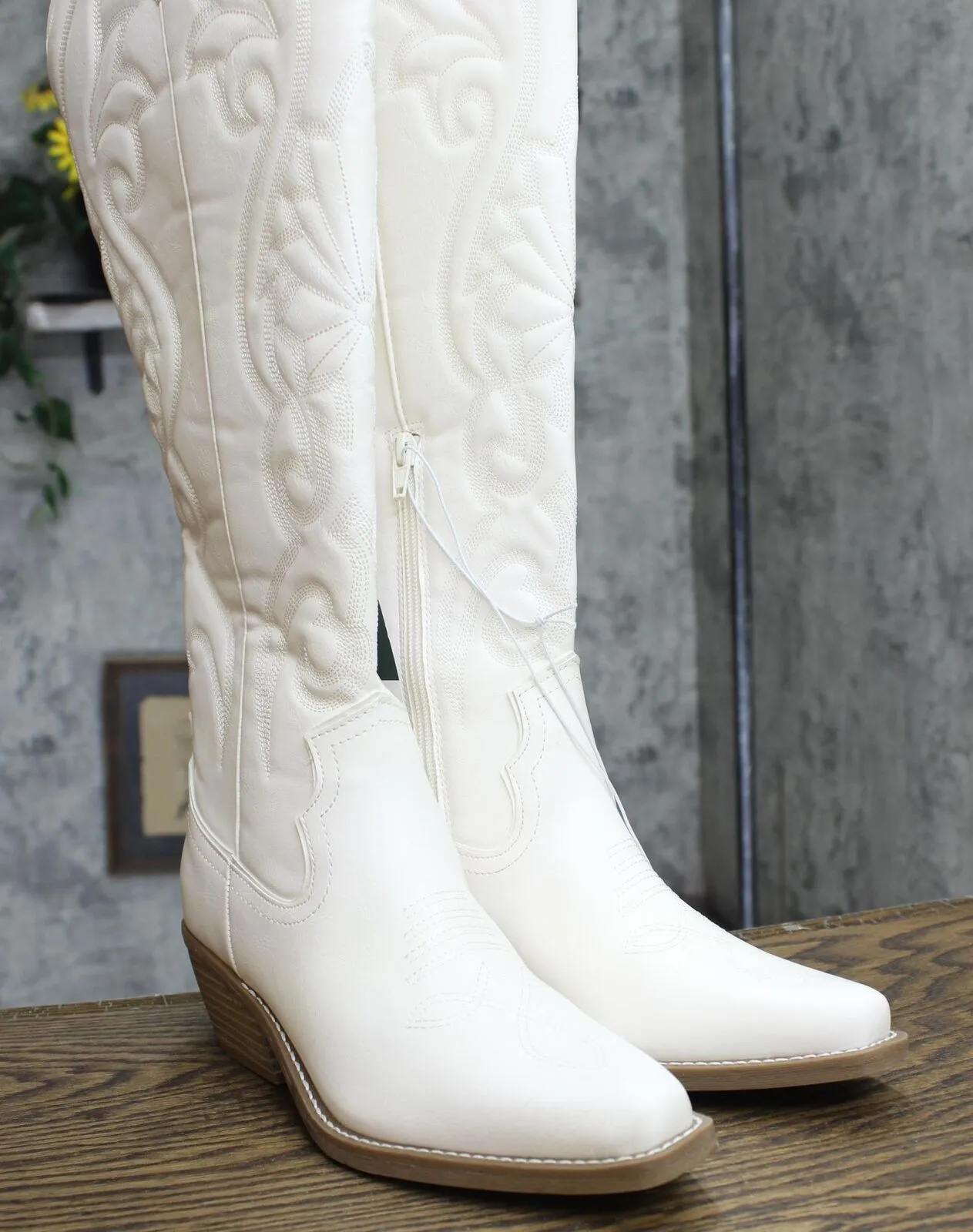Wild Fable Womens Kenzi Wide Calf Western Boots Insole Ivory Off White 7M-WC